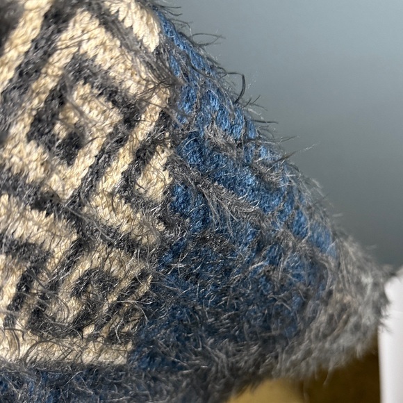 Geometric Patterned Hooded Poncho - Picture 4 of 4